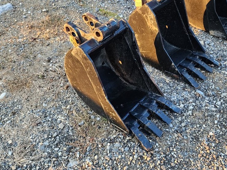 New 16" Bradco Backhoe Bucket Lot 223, Annual Fall Consignment