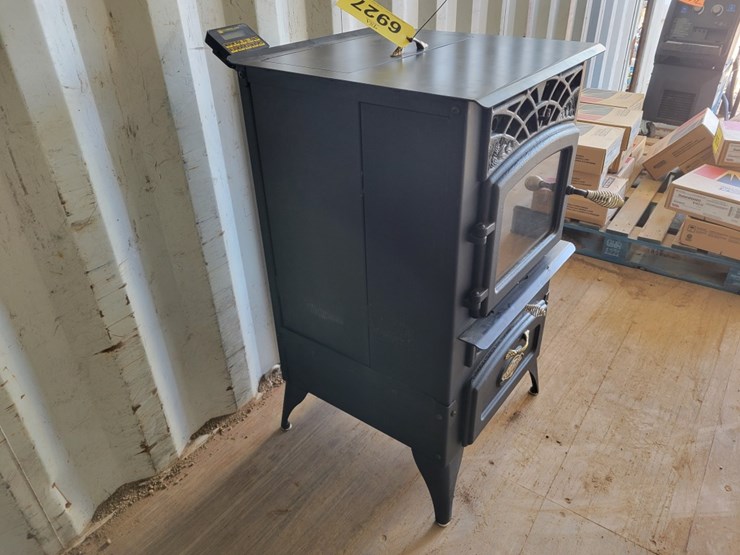 6927 • Cumberland MF3800 Wood Pellet Stove Lot 6927, Day 5 2022