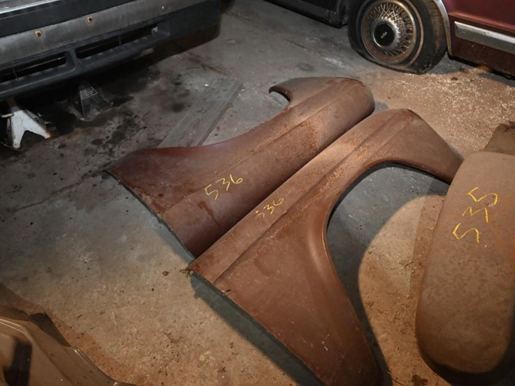 536 • Set of Front Quarter Panels Lot 536, Studebaker and Chrysler