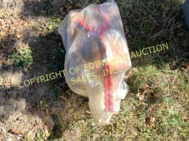 C clay targets and hand launcher Lot 4464, ONLINE CONSIGNMENT