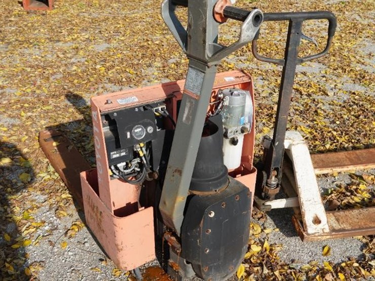 TOYOTA ELECTRICAL PALLET JACK Lot 400, Sawmill and Factory Equipment
