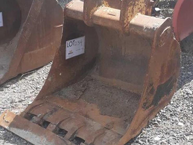 Geith Backhoe Bucket Lot 234, H&K Group Third Annual Surplus