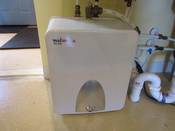 135 • Waiwela mini tank electric inline water heater Lot 135