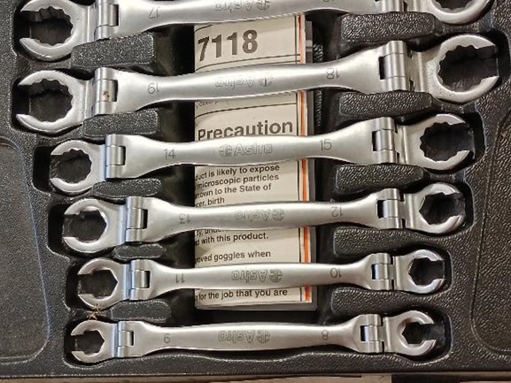 1376 • Astro Tool kit Lot 1376, Meadow Bridge, WV Tractor, JD