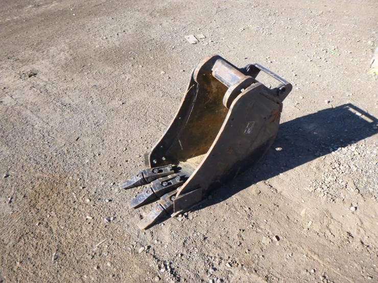 12" Bobcat Excavator Bucket w/ Teeth Lot 6257, Monthly Public Auction, 11/12/2022, Bar None