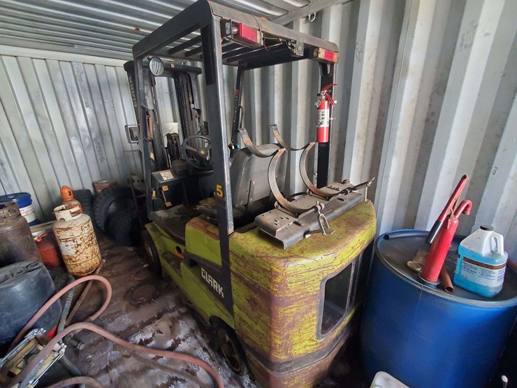 Clark Forklift Lot 11408, AGRICULTURE & CONSTRUCTION EQUIPMENT