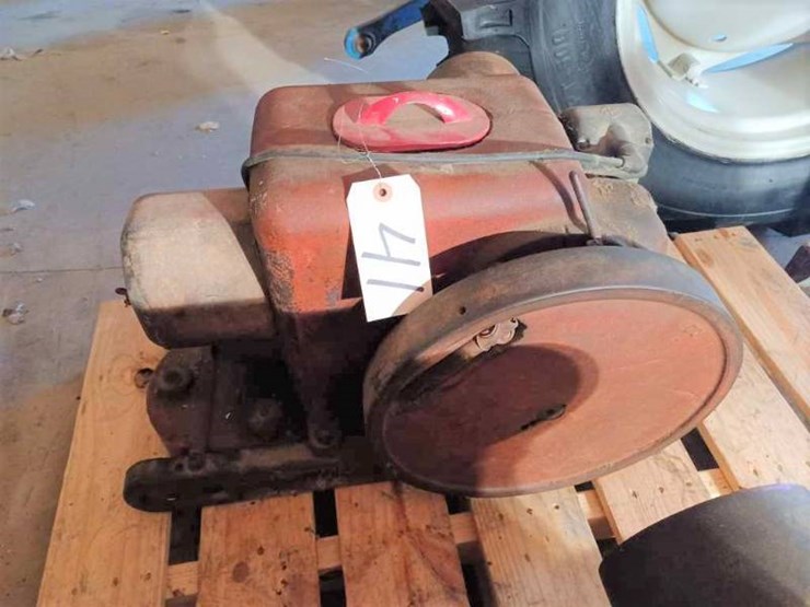 International Harvester "LB" Engine Lot 41, Waverly Minnesota BarnFinds Auction 2 The Doug