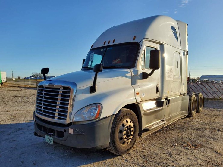 2016 FREIGHTLINER CASCADIA Serial Number 3AKJGLD53GSGU7458 Lot 