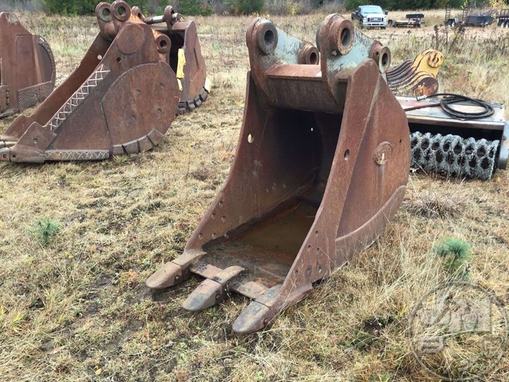 GEITH 30” BUCKET W/TEETH Lot 881, NORTHEAST US LIVE & ONLINE PUBLIC