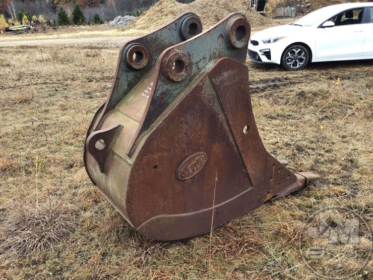 GEITH 30” BUCKET W/TEETH Lot 881, NORTHEAST US LIVE & ONLINE PUBLIC