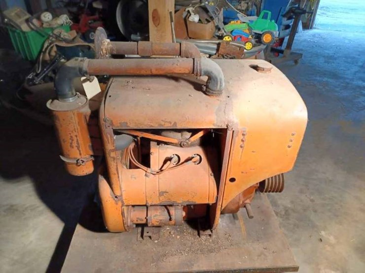 Wisconsin VG4D 4cylinder engine Lot 84, Waverly Minnesota Barn