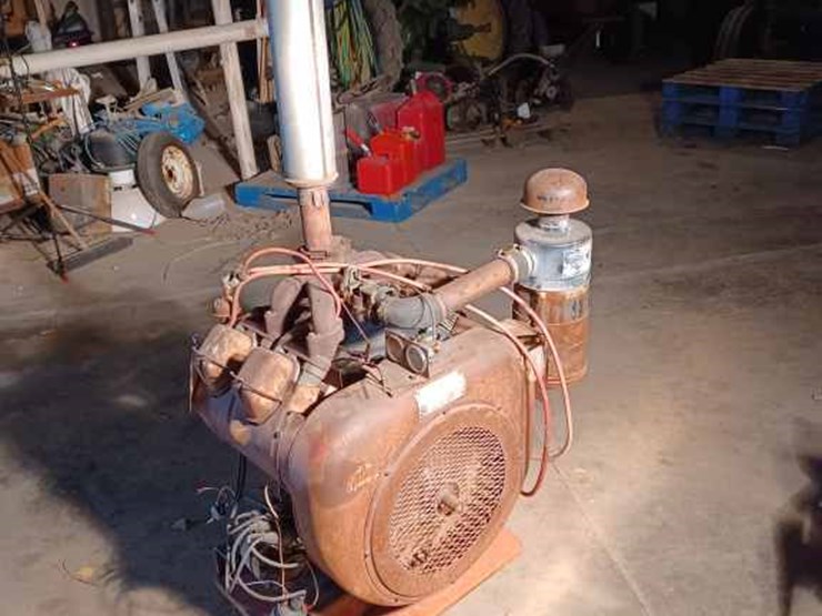 Wisconsin V465D 4cylinder engine Lot 85, Waverly Minnesota BarnFinds Auction 2 The Doug