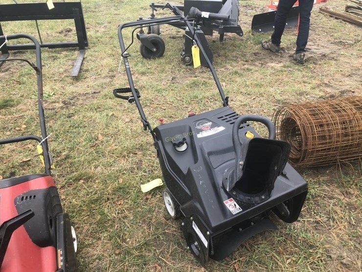 MTD Pro 21" Snowblower Lot 929, November Consignment Ends, 11/10/2022, Gavin Bros