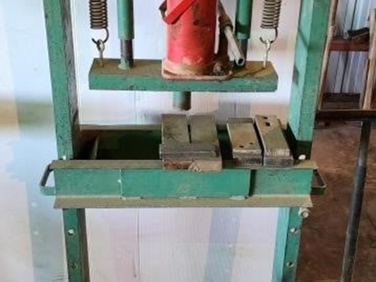 Carolina Hydraulic Press Lot 742, Ogawa Homestead/Estate Online Auction, 11/9/2022, Swenson's