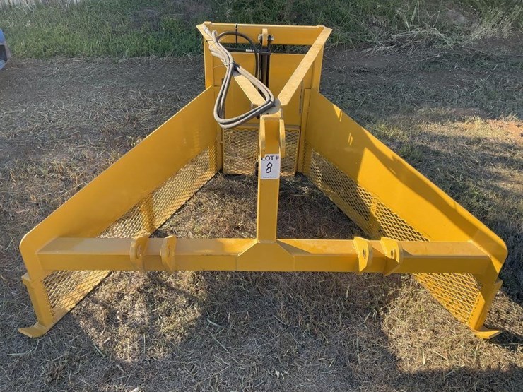 FLYNN WELDING, CO. 3Pt Hydraulic Nut Crowder Lot 8, Robert J. Banes