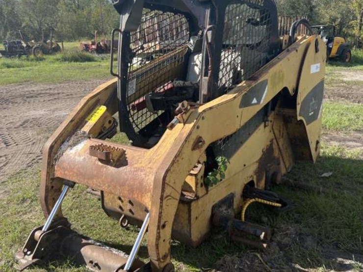 CATERPILLAR 277C Lot 1154, GOVERNMENT SURPLUS AND CONSIGNMENT