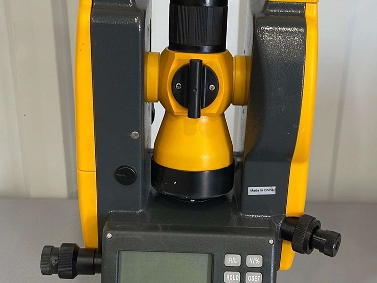 CST Berger DGT10 digital survey instrument Lot 337, Fall Online