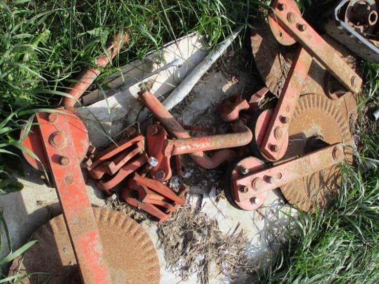 18 • 4 Spring Loaded Plow Coulters Lot 18, Olson Retirement Farm