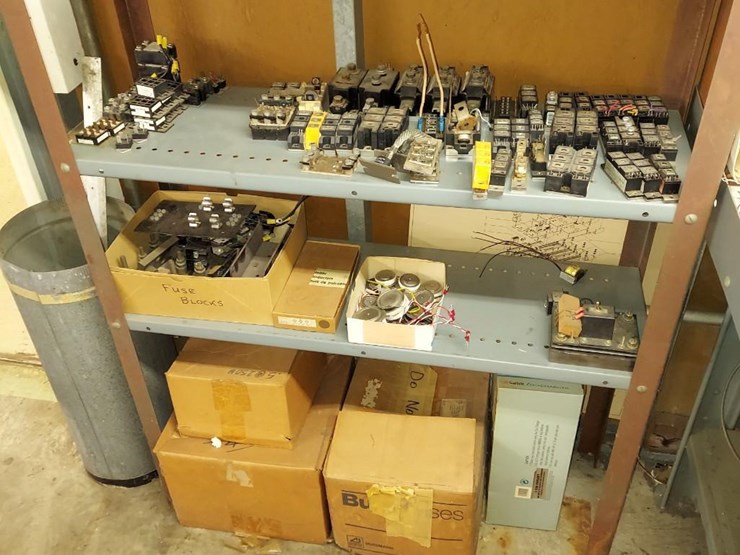 1013 • Shelf & Contents Lot 1013, Machine Shop Tools, Electric