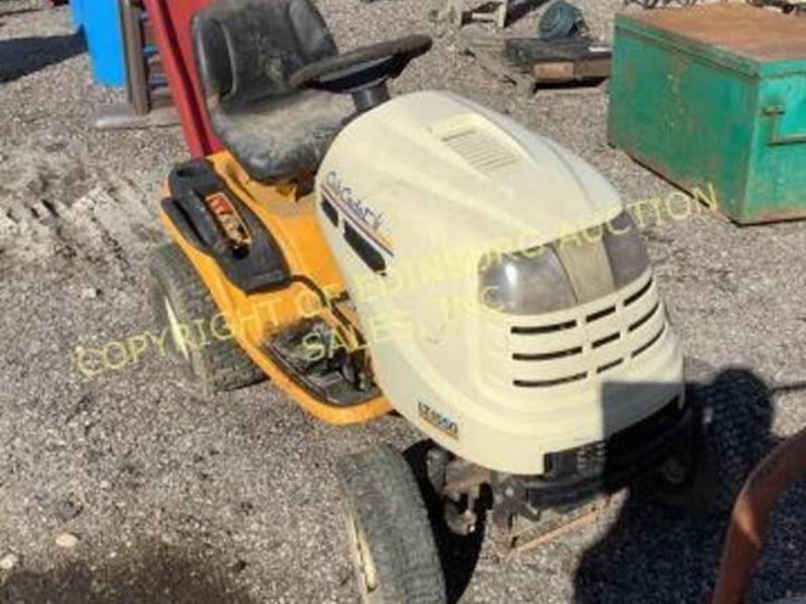 CUB CADET LT1050 Lot 3208, ONLINE CONSIGNMENT AUCTION, 11/18/2022