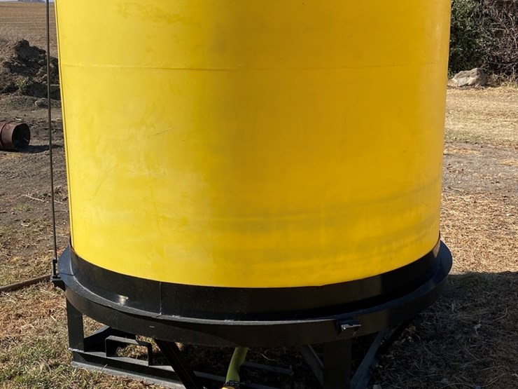 F/S MFG Water Tank Stand w/ 1200 Gallon Water Tank Lot 203, Dean