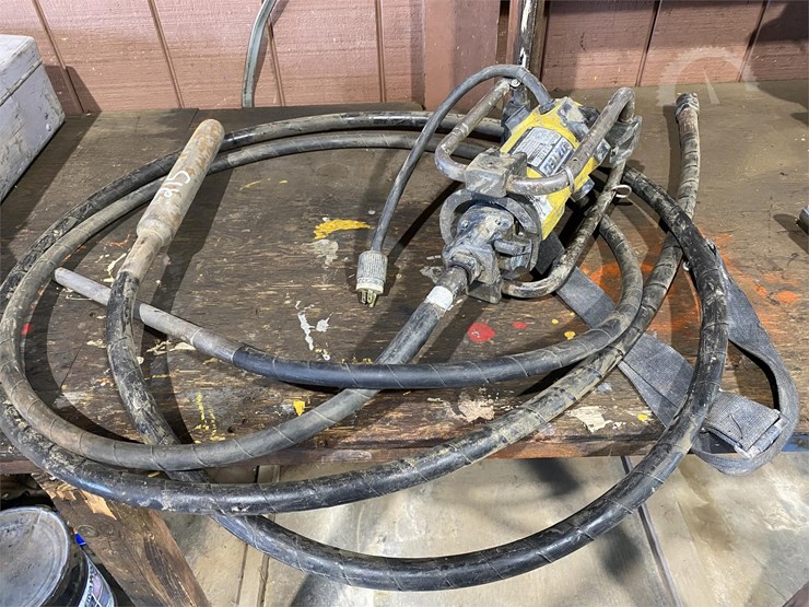 OZTEC CONCRETE VIBRATOR Lot 6096, Valley Equipment Rentals Online