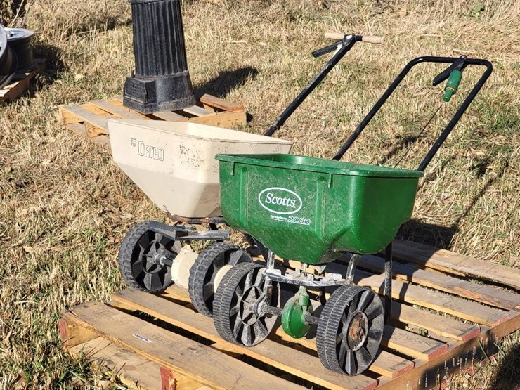 Ortho / Scotts Walk Behind Fertilizer Spreaders Lot HN5663, Nov 30, 2022 Equipment Auction