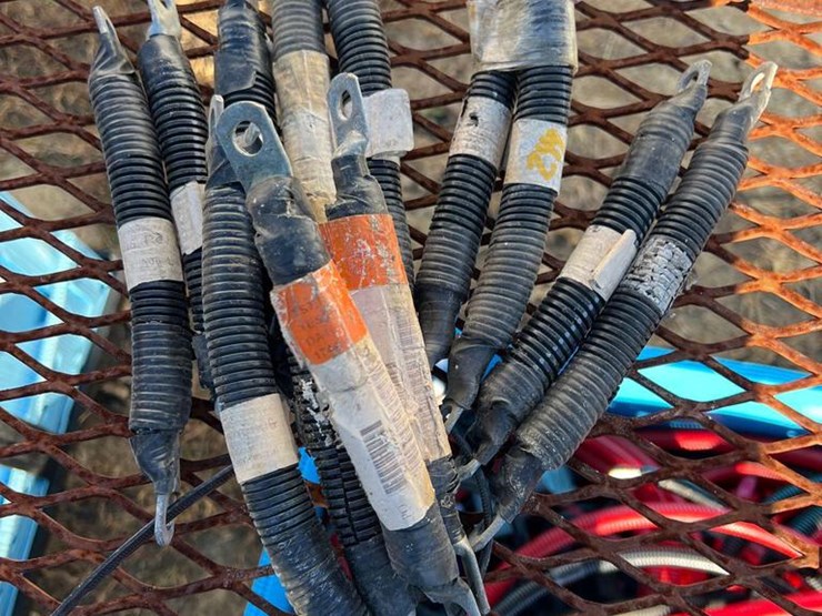 NUMEROUS BATTERY JUMPERS Lot 249, RING ONE WEST HEAVY