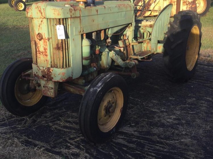JOHN DEERE 40U Lot 125, Southern Antique Tractor Auction Day