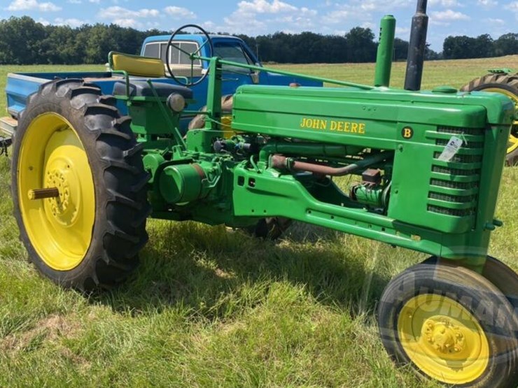 JOHN DEERE MODEL B Lot 461, Southern Antique Tractor Auction
