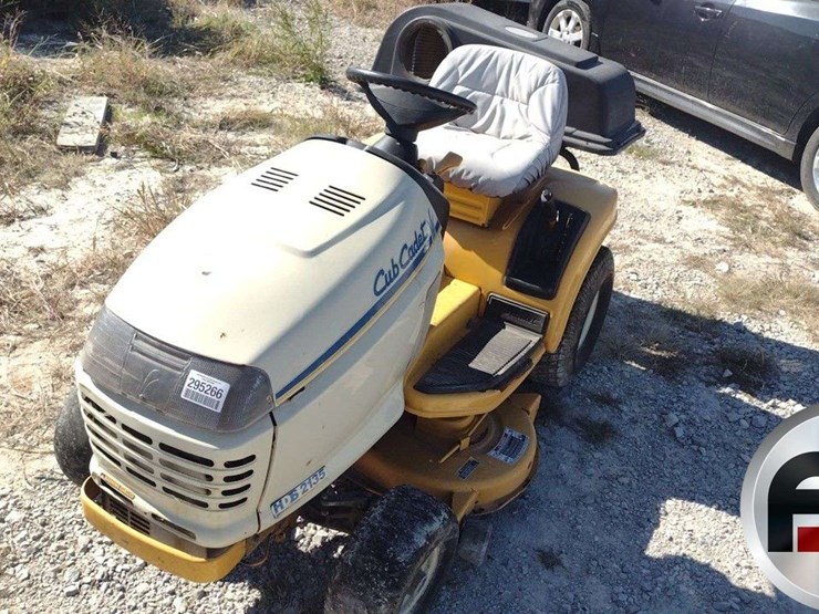 CUB CADET 2135 Lot 1564, WINTER MIDWEST CONSTRUCTION AND FARM