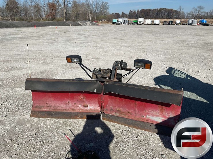 2006 WESTERN V SNOW PLOW Lot 1582, WINTER MIDWEST CONSTRUCTION AND