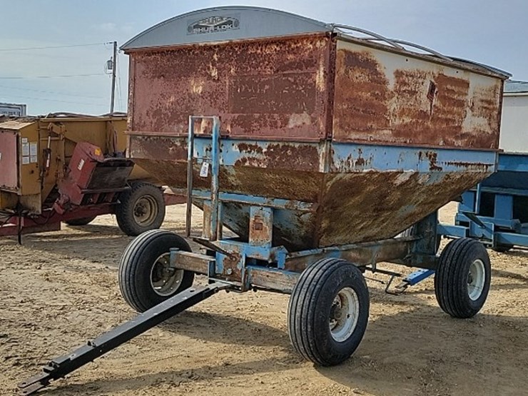 DMI GRAVITY WAGON Lot 9407, Hwy 64 Auctions Consignment Auction