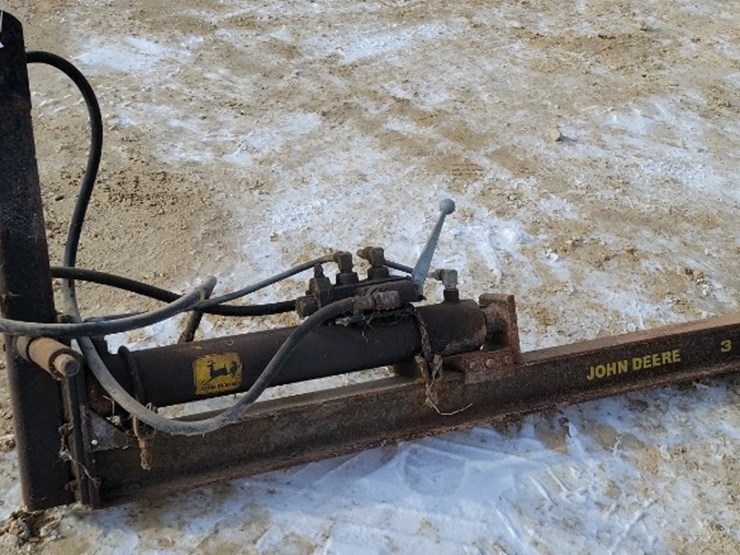 JOHN DEERE 3 PT 3 LOG SPLITTER Lot 9743, Hwy 64 Auctions