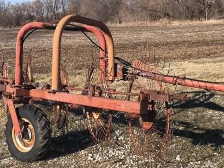 Gehl H1050 9 Wheel Inline Rake - Lot #162, Farm Machinery Online ...