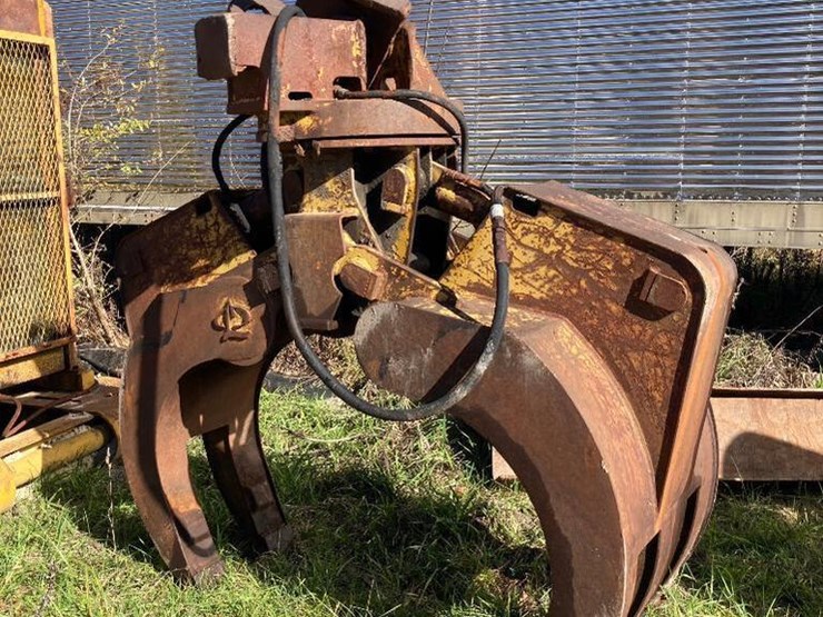 Logging claw for logging truck Lot 27, Tractors, Trailers, Logging