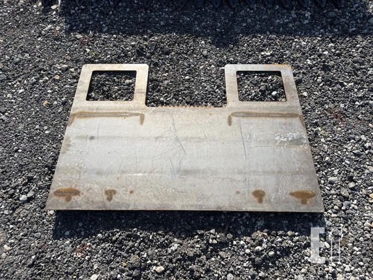 SKID STEER BLANK PLATE HITCH Lot 1082, December 2022 Consignment
