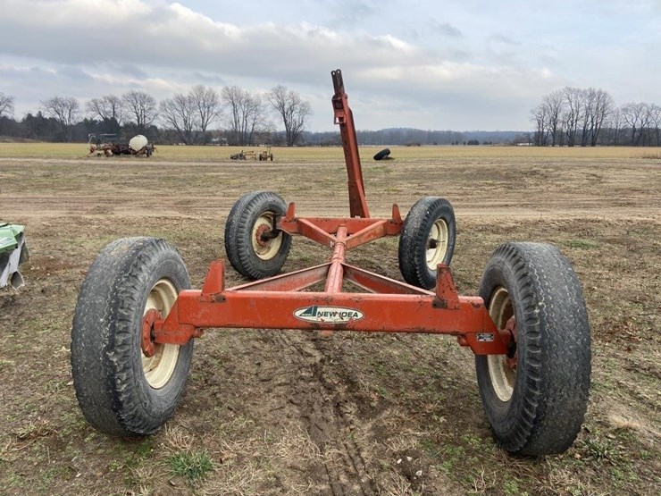 New Idea Running Gear Lot 218, Voelker Bros Annual Winter Auction