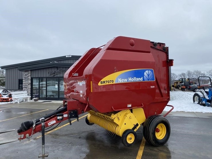 NEW HOLLAND BR7070 Lot 33, Voelker Bros Annual Winter Auction, 12/16