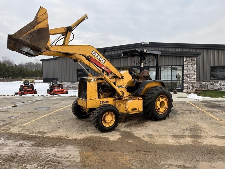 DEERE 210LE Lot 117, Voelker Bros Annual Winter Auction, 12/16/2022