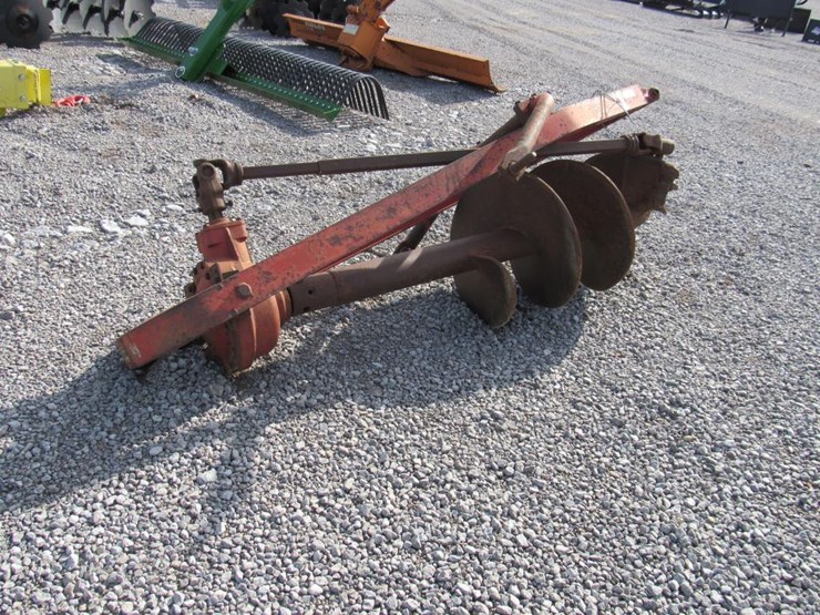 MASSEY FERGUSON POST HOLE DIGGER Lot 13453, Live Heavy Machinery Winter Auction, 12/8/2022