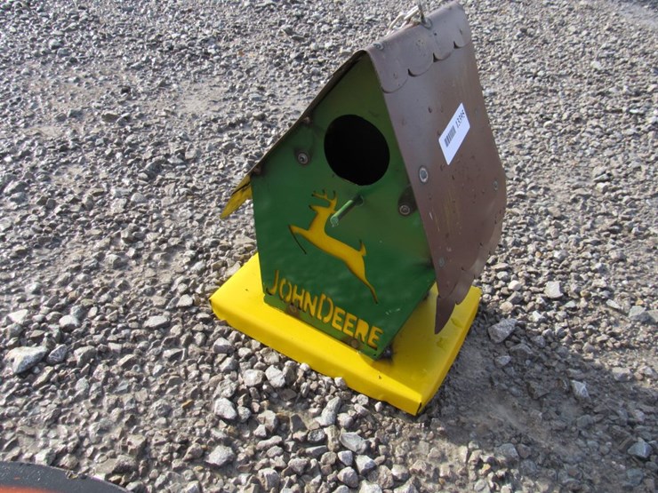 METAL JOHN DEERE BIRD HOUSE Lot 13395, Live Heavy Machinery Winter