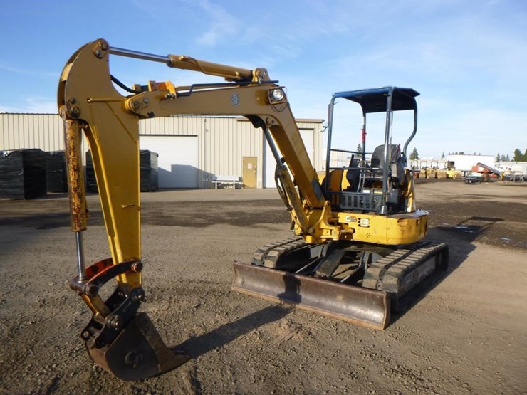 2004 DEERE 50C ZTS Lot 585, Monthly Public Auction, 12/10/2022, Bar