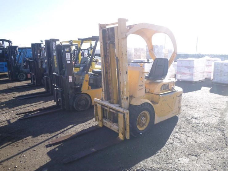 Hyster 40 Forklift Lot 182, Monthly Public Auction, 12/10/2022, Bar