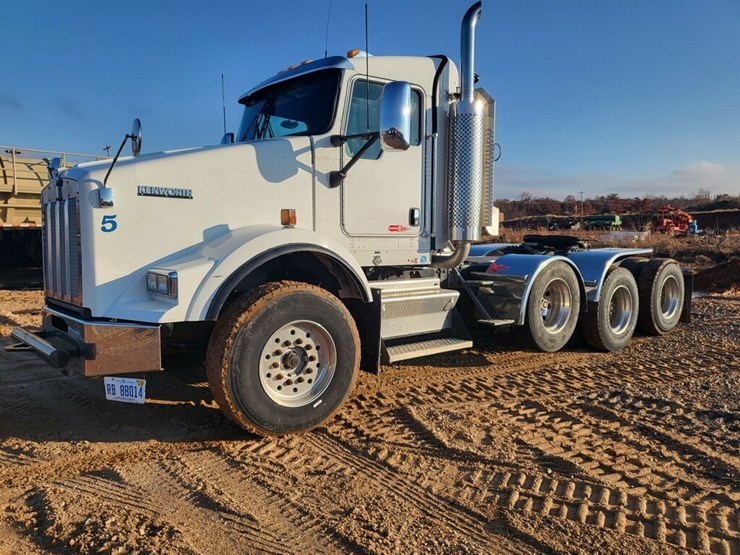 2015 KENWORTH T800 Lot 181a, Oilfield Equipment, Big Trucks