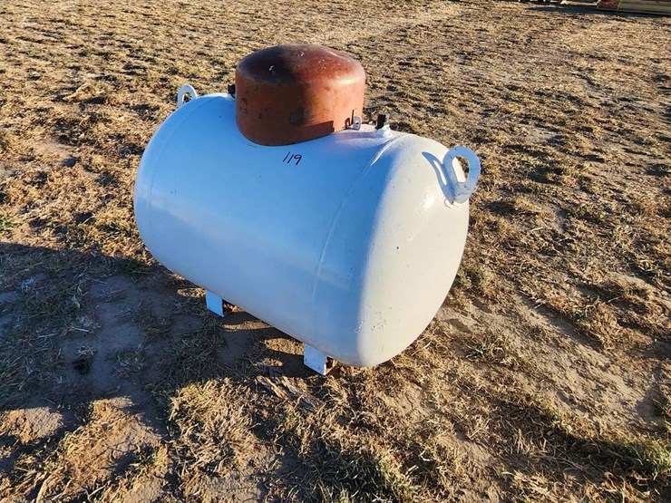Ever Ready 125 Gallon Propane Tank Lot 384, No Reserve Equipment