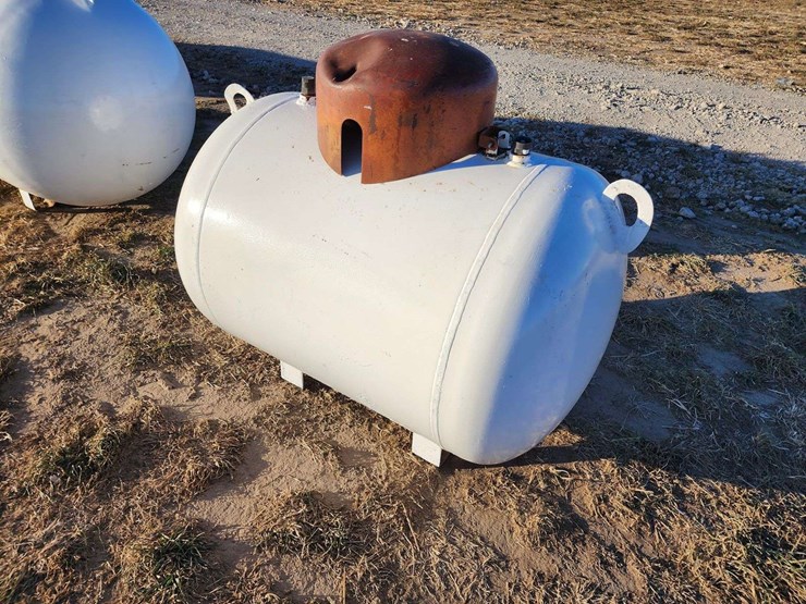Ever Ready 125 Gallon Propane Tank Lot 384, No Reserve Equipment