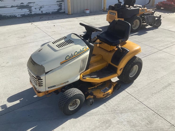 CUB CADET LT2180 Lot GX5653, Dec 14, 2022 Equipment Auction, 12/14