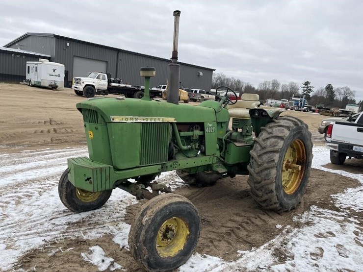 JOHN DEERE 4020 Lot 236, Voelker Bros Annual Winter Auction, 12/16