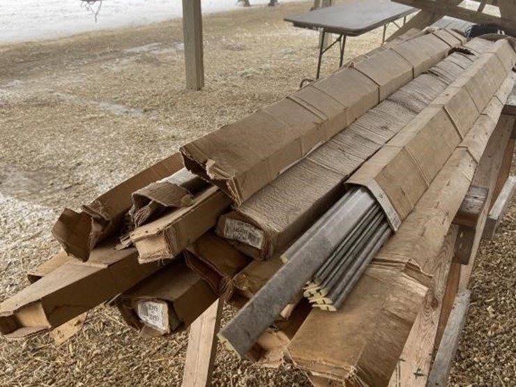 Bundle 2 of transition strips for flooring Lot 435, ONLINE DECEMBER